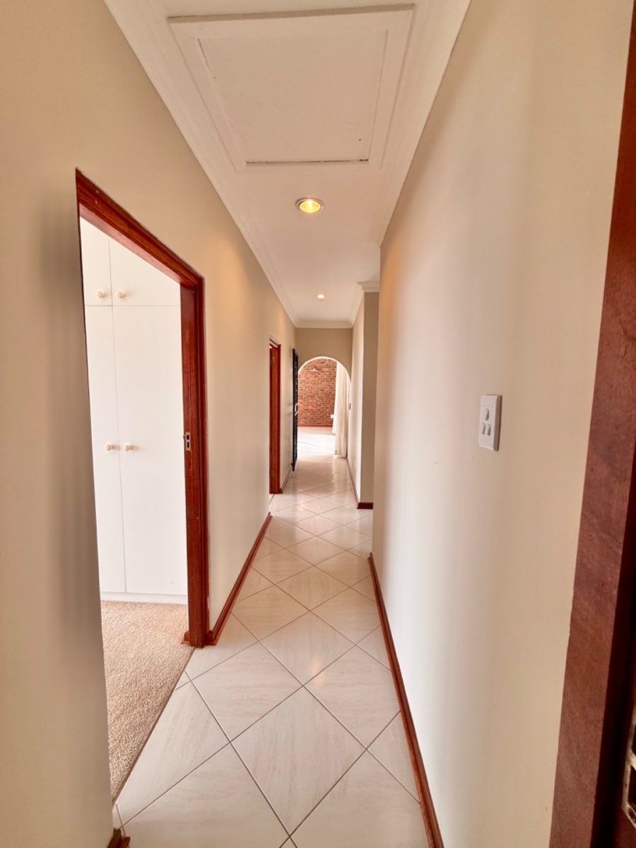 5 Bedroom Property for Sale in Seaview Eastern Cape